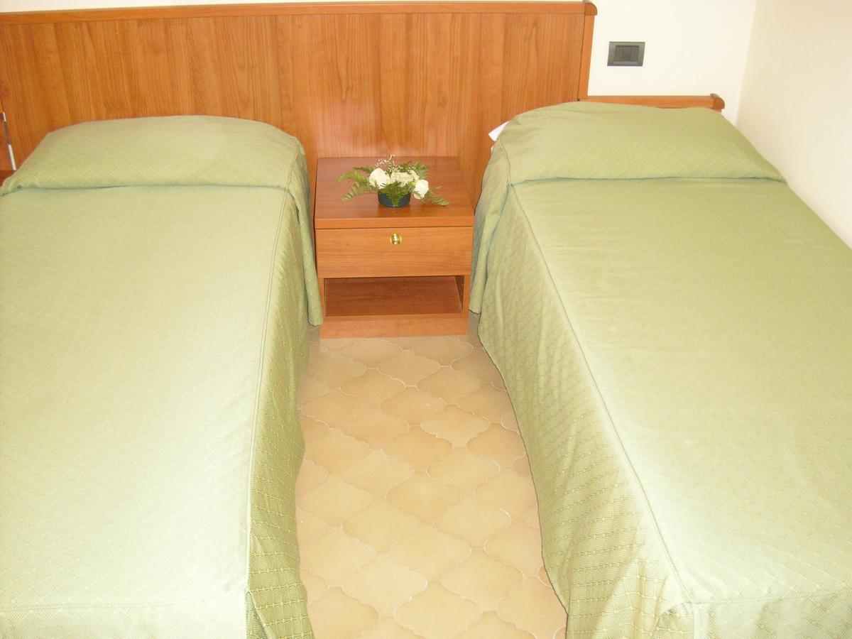 La Collinetta Sas Hotel Montazzoli Buitenkant foto